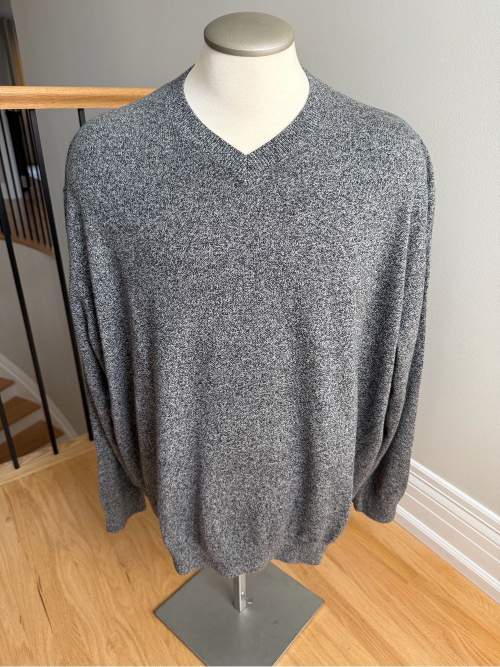 Jermyn & Bond Men's V-Neck Sweater — Heather Gray